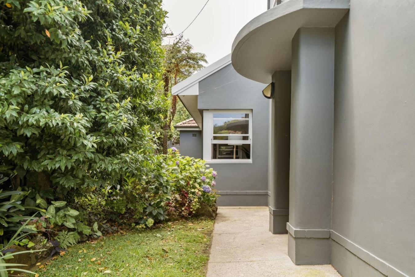 Art Deco Garden House Like Proportions Apartment *