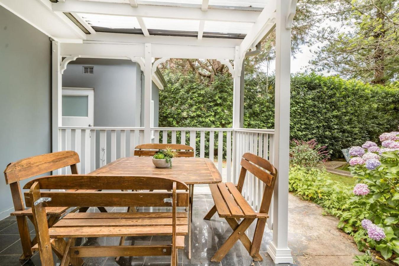 Art Deco Garden House Like Proportions * Sydney